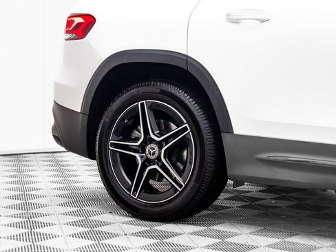 Used 2022 Mercedes-Benz GLB 250 4MATIC image 32