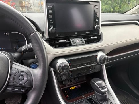 Used 2022 Toyota RAV4 Limited AWD/4WD image 11