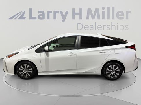 Used 2022 Toyota Prius LE AWD/4WD image 2