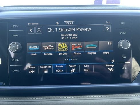 Certified 2023 Volkswagen Taos SE w/ Panoramic Sunroof Package image 17