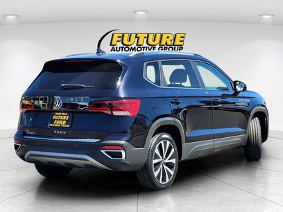 Used 2022 Volkswagen Taos SE w/ Panoramic Sunroof Package