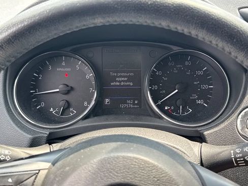 Used 2018 Nissan Rogue SV AWD/4WD image 22