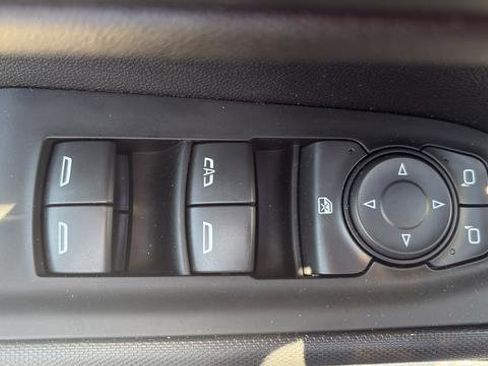 Used 2022 Chevrolet Silverado 1500 Custom w/ Safety Confidence Package AWD/4WD image 12