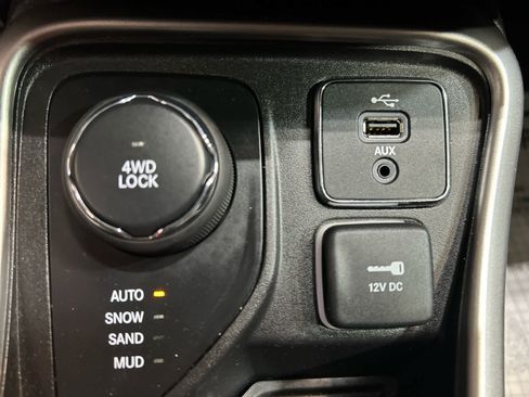 Used 2018 Jeep Compass Latitude w/ Popular Equipment Group AWD/4WD image 6