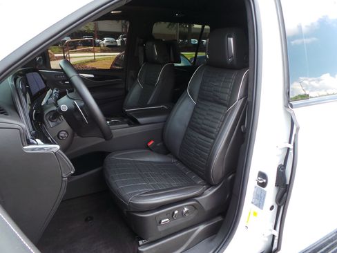 Used 2023 Cadillac Escalade V AWD/4WD image 9