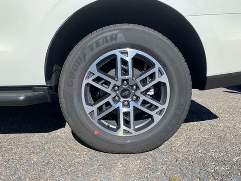 New 2025 Ford Expedition Active image 32