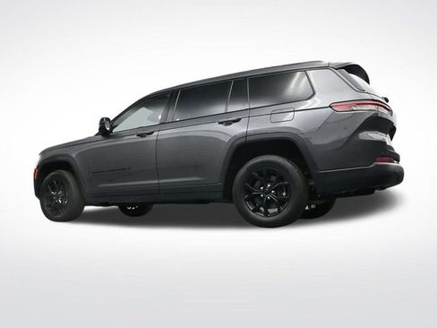 Used 2024 Jeep Grand Cherokee L Laredo image 32