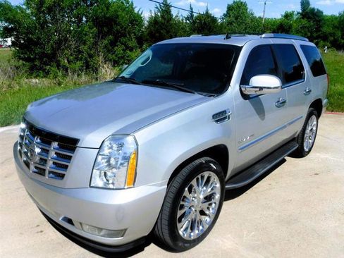 Used 2011 Cadillac Escalade Luxury image 8