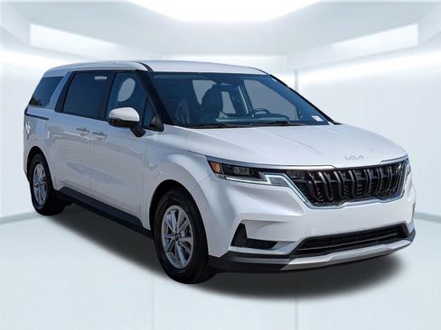Used 2024 Kia Carnival LX image 8