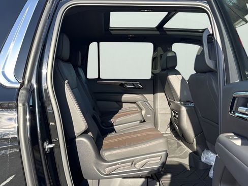 Used 2026 Chevrolet Suburban High Country w/ Sun And Tow Package AWD/4WD image 15