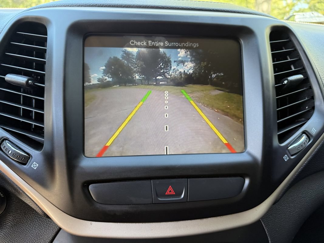 Used 2015 Jeep Cherokee Latitude w/ Cold Weather Group AWD/4WD image 25