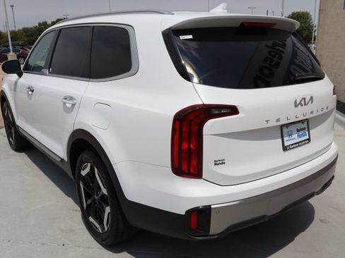 Used 2025 Kia Telluride S FWD image 5