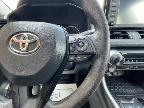 Used 2021 Toyota RAV4 LE AWD/4WD image 14
