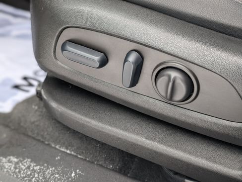 Used 2024 GMC Terrain SLT image 33