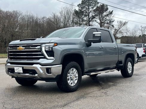 Used 2024 Chevrolet Silverado 2500 LTZ image 7