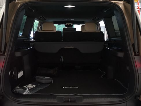 Used 2026 Lexus GX 550 w/ Accessory Package (CT) AWD/4WD image 27