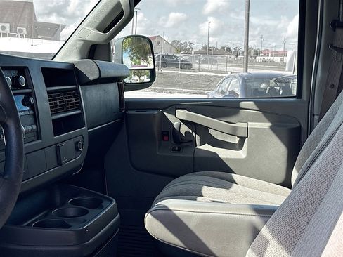 Used 2017 GMC Savana 2500 image 20