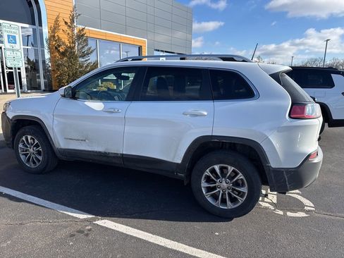Used 2019 Jeep Cherokee Latitude Plus w/ Comfort/Convenience Group image 4