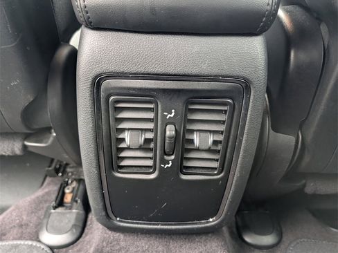 Used 2018 Jeep Grand Cherokee Laredo image 28