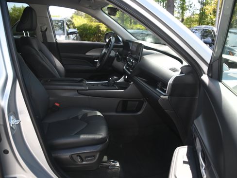 Used 2025 Toyota Grand Highlander AWD image 20