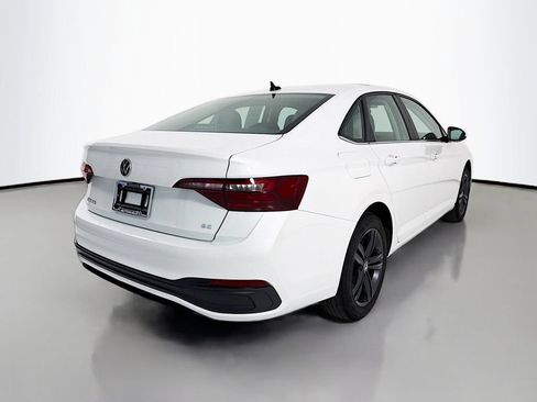 Used 2024 Volkswagen Jetta SE FWD image 7