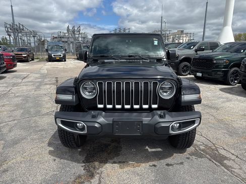 Used 2019 Jeep Wrangler Unlimited Sahara AWD/4WD image 2