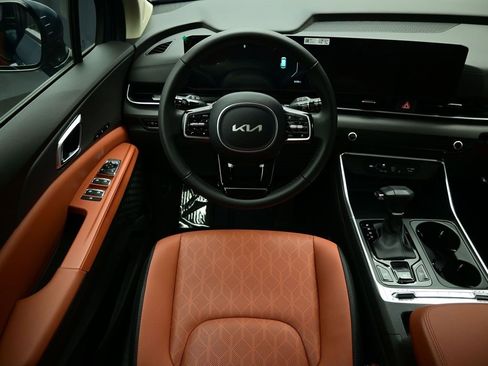 Certified 2026 Kia Carnival SX image 2