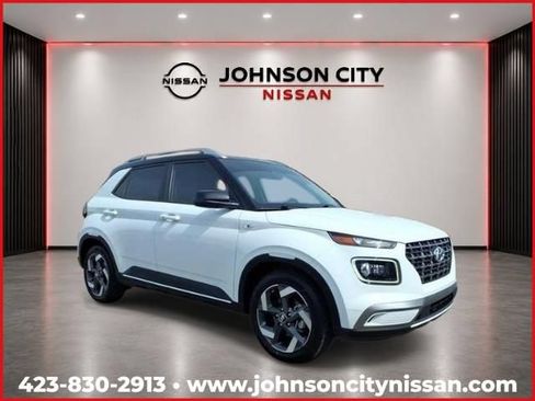 Used 2024 Hyundai Venue Limited FWD image 1