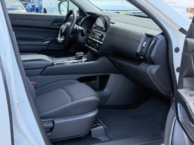 Used 2024 Nissan Pathfinder SV FWD image 16