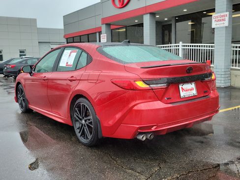 Used 2025 Toyota Camry XSE FWD image 4