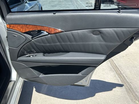 Used 2005 Mercedes-Benz E 500 Sedan image 33