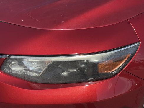 Used 2017 Chevrolet Malibu LT w/ Driver Confidence Package FWD image 9