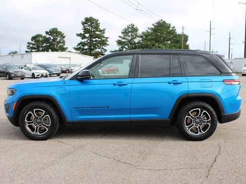 Used 2022 Jeep Grand Cherokee Trailhawk w/ Luxury Tech Group III AWD/4WD image 3
