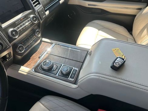 Used 2020 Ford Expedition Platinum image 18