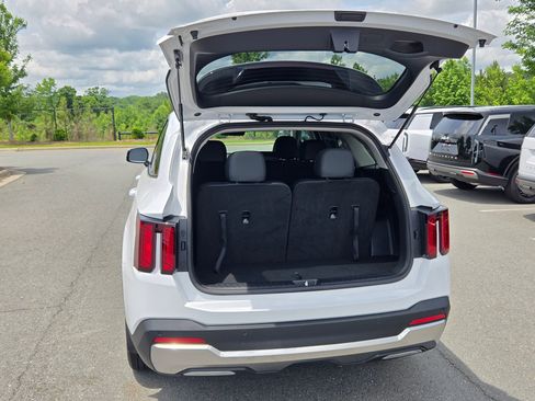 Used 2025 Kia Sorento S w/ Panoramic Sunroof Package FWD image 18