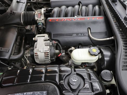 Used 2004 Chevrolet Corvette Coupe w/ Preferred Equipment Group RWD image 14