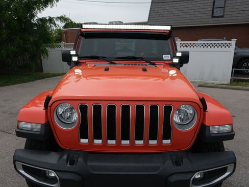Used 2018 Jeep Wrangler Unlimited Sahara AWD/4WD image 15