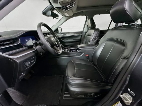 Used 2023 Jeep Grand Cherokee 4WD 4xe w/ Luxury Tech Group II image 13