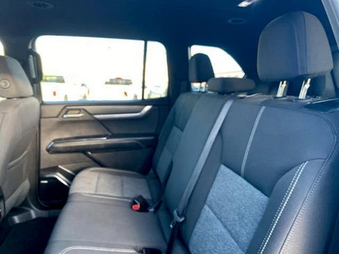 Used 2025 GMC Acadia Elevation image 21