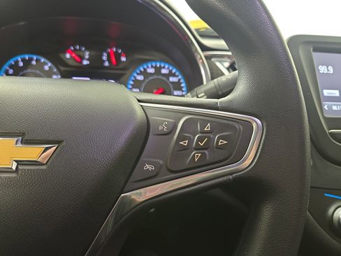 Used 2018 Chevrolet Malibu LT image 15