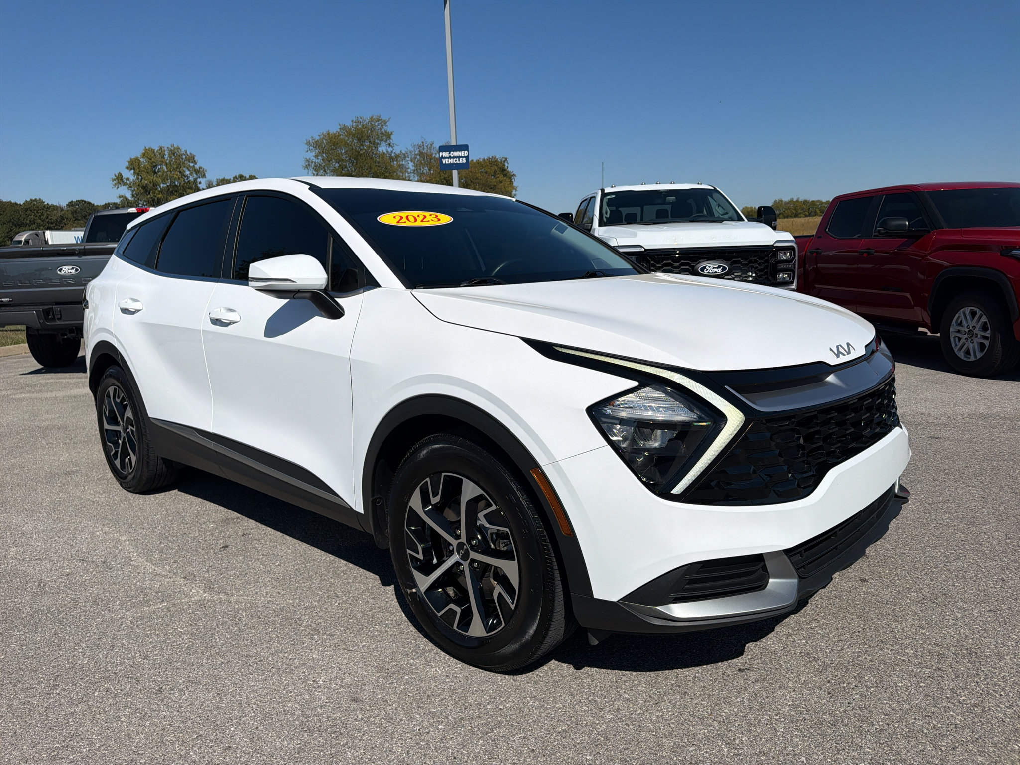 Used 2023 Kia Sportage EX FWD image 3