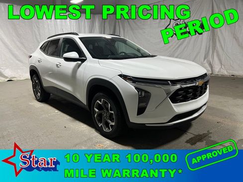 Used 2025 Chevrolet Trax LT FWD image 1