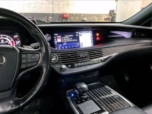 Used 2018 Lexus LS 500 w/ Accessory Package (Z1) image 9