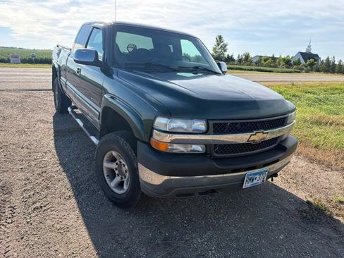 Used 2001 Chevrolet Silverado 2500 LS w/ Snow Plow Prep Pkg AWD/4WD image 2