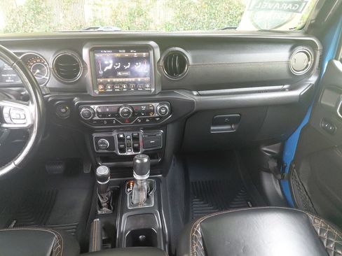 Used 2022 Jeep Gladiator Overland AWD/4WD image 3