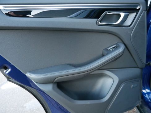 Used 2022 Porsche Macan image 12