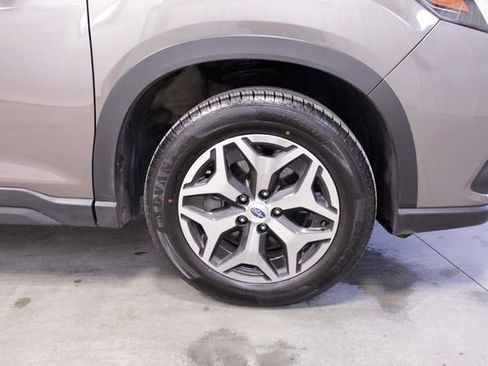 Used 2023 Subaru Forester Premium image 11