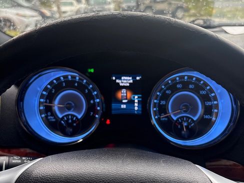 Used 2014 Chrysler 300 RWD image 10
