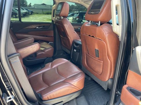 Used 2018 Cadillac Escalade Luxury RWD image 44