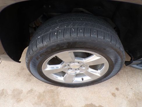 Used 2018 Chevrolet Suburban LT image 8